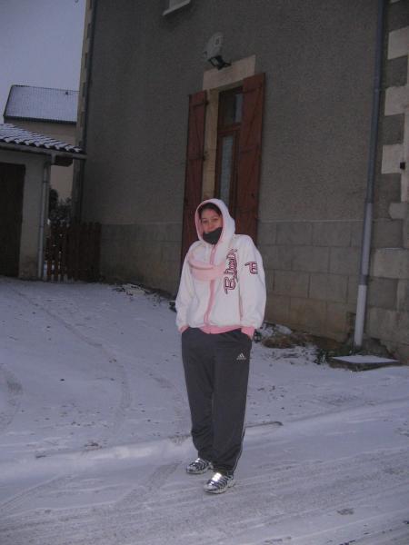 merci ma chacha de m'avoir r&eacute;veill&eacute; a 6h du mat just pour voir la neige